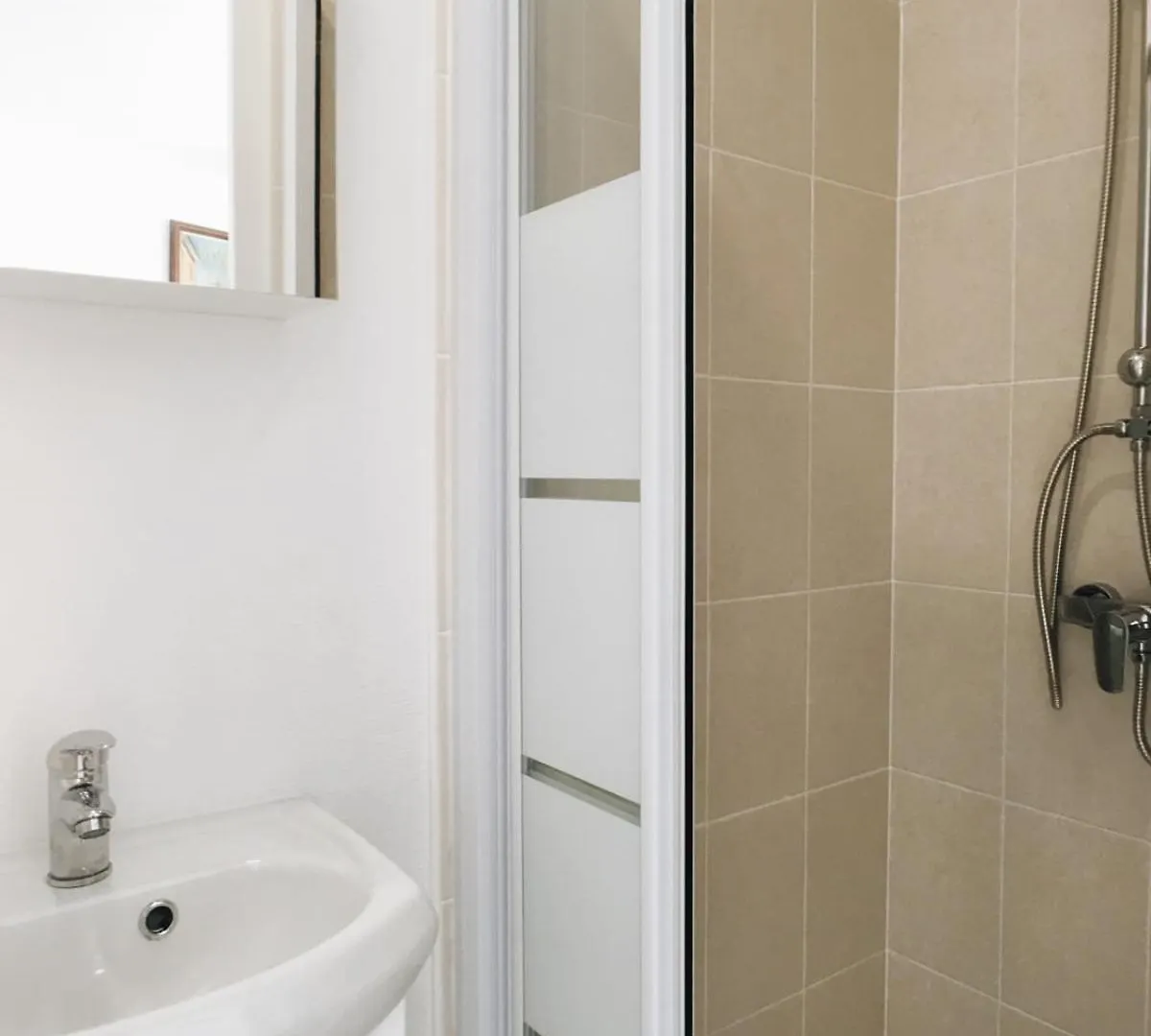 Daire 19M2 Studio With Air Conditioning In The 15Th Paris Fransa
