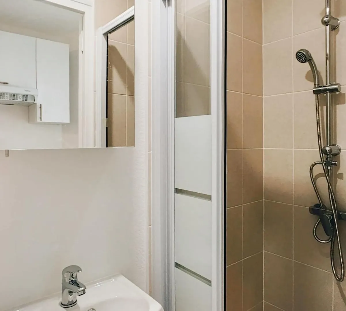 19M2 Studio With Air Conditioning In The 15Th Paris Daire